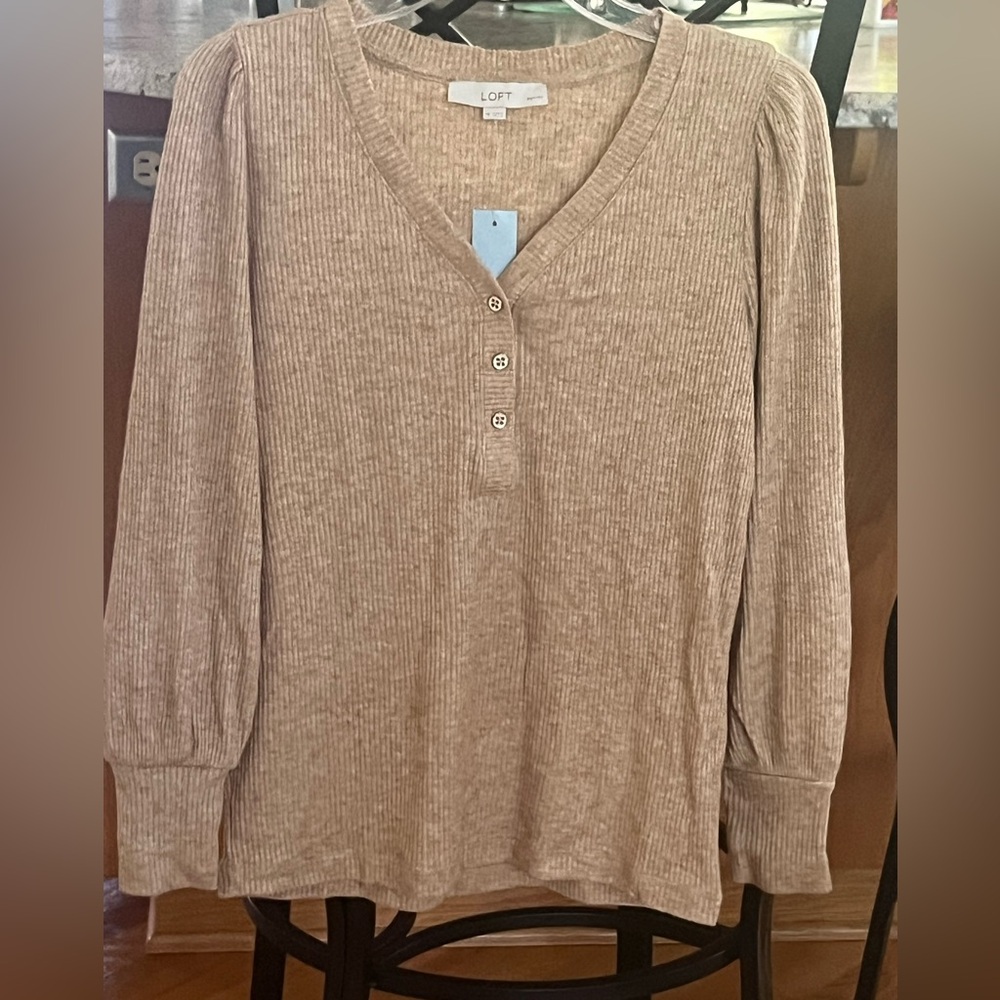 NWT LOFT Darker Tan Ribbed Three Button V-Neck Sweater Top.